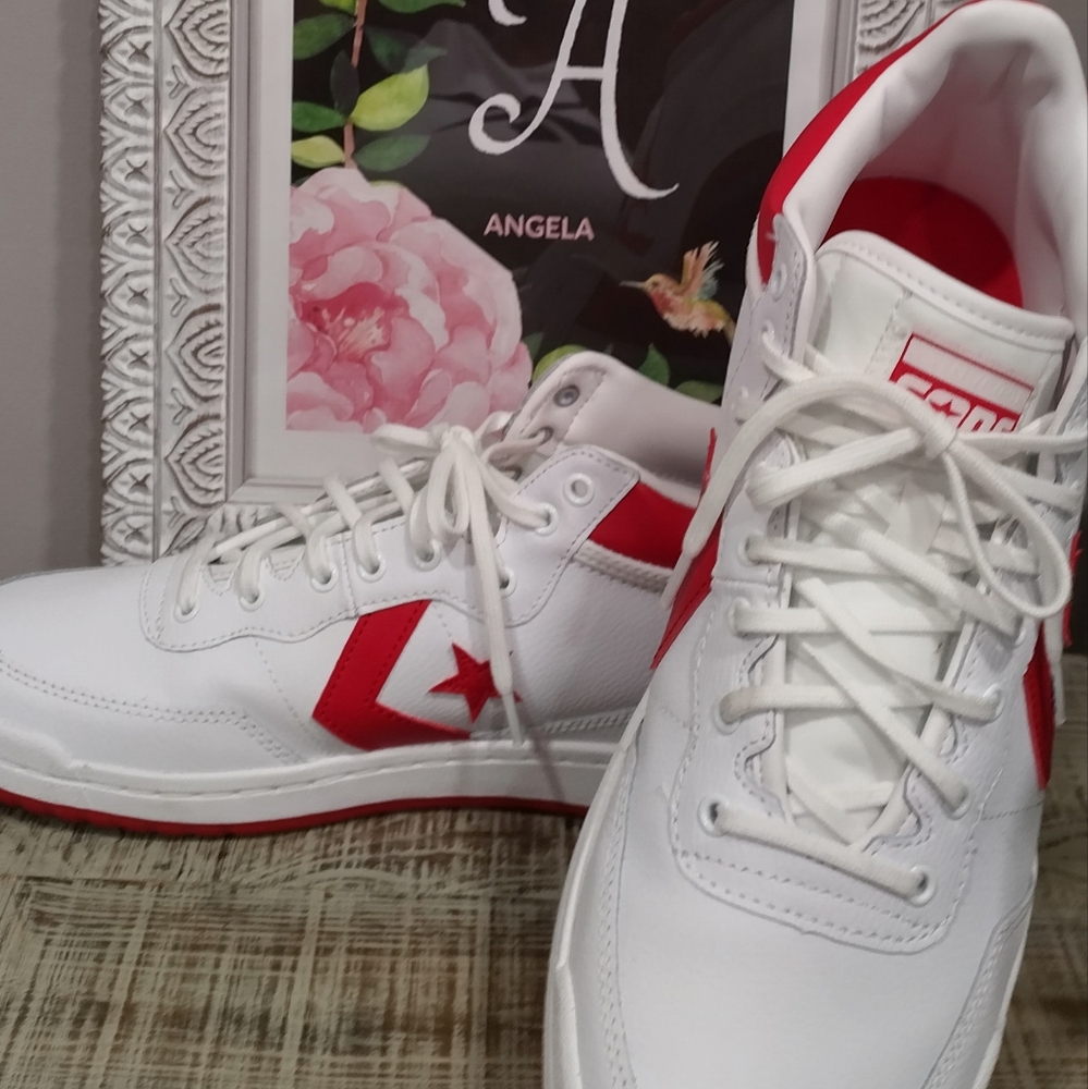 Converse Unisex Cons White and Red Star Sneakers - Picture 10 of 15
